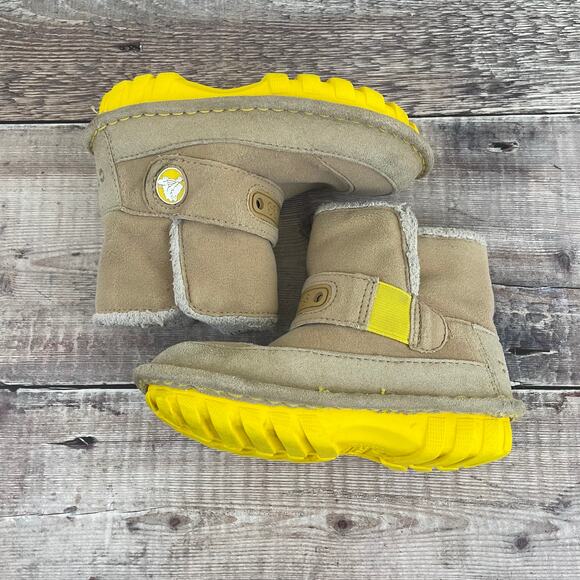 Crocs Faux Fur Boots Childrens Size 9 Sherpa Lined Snow Warm READ CONDITION - Picture 7 of 15